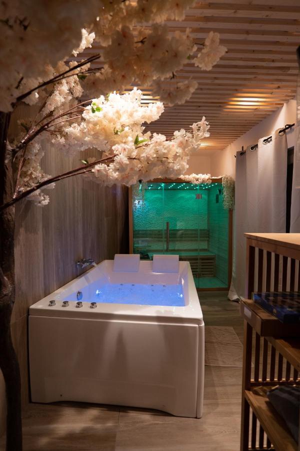 Capsule Thailande I Sauna I Balneo I Console I Jeux En Bois I Cinema I Cour Interieure Trith-Saint-Leger Экстерьер фото