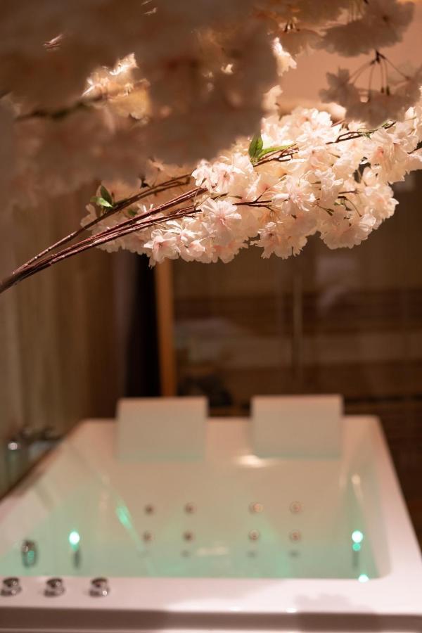 Capsule Thailande I Sauna I Balneo I Console I Jeux En Bois I Cinema I Cour Interieure Trith-Saint-Leger Экстерьер фото