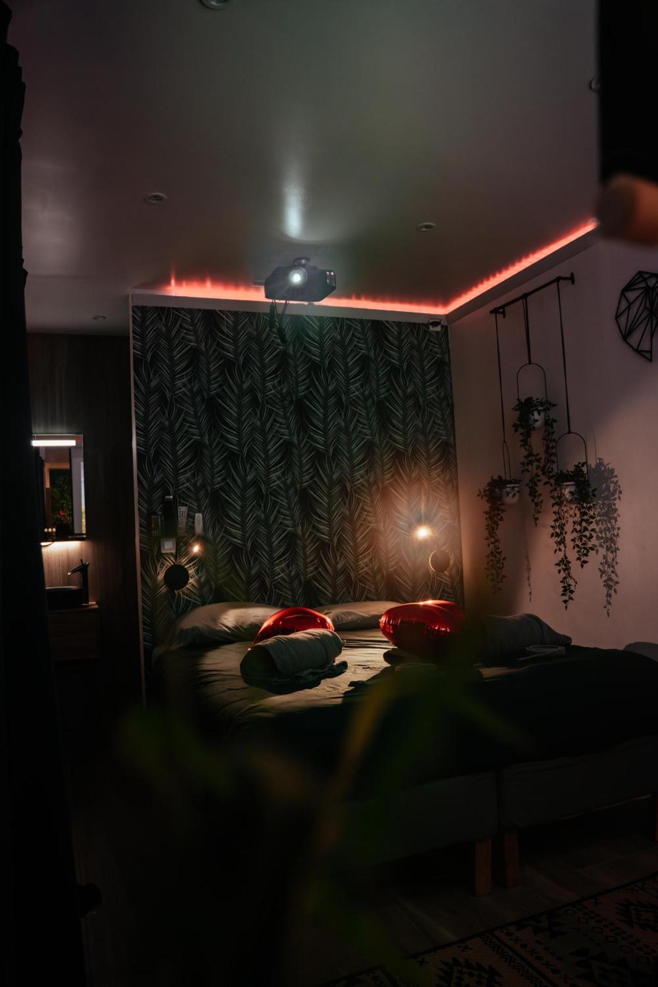 Capsule Thailande I Sauna I Balneo I Console I Jeux En Bois I Cinema I Cour Interieure Trith-Saint-Leger Экстерьер фото